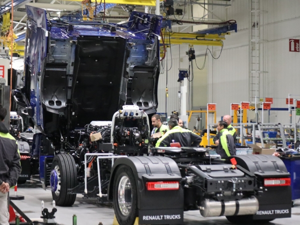 Renault Trucks va lancer la production en série de son camion électrique