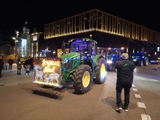 Parade de Noël : des tracteurs illuminés sillonnent le centre-ville de Bourg-en-Bresse