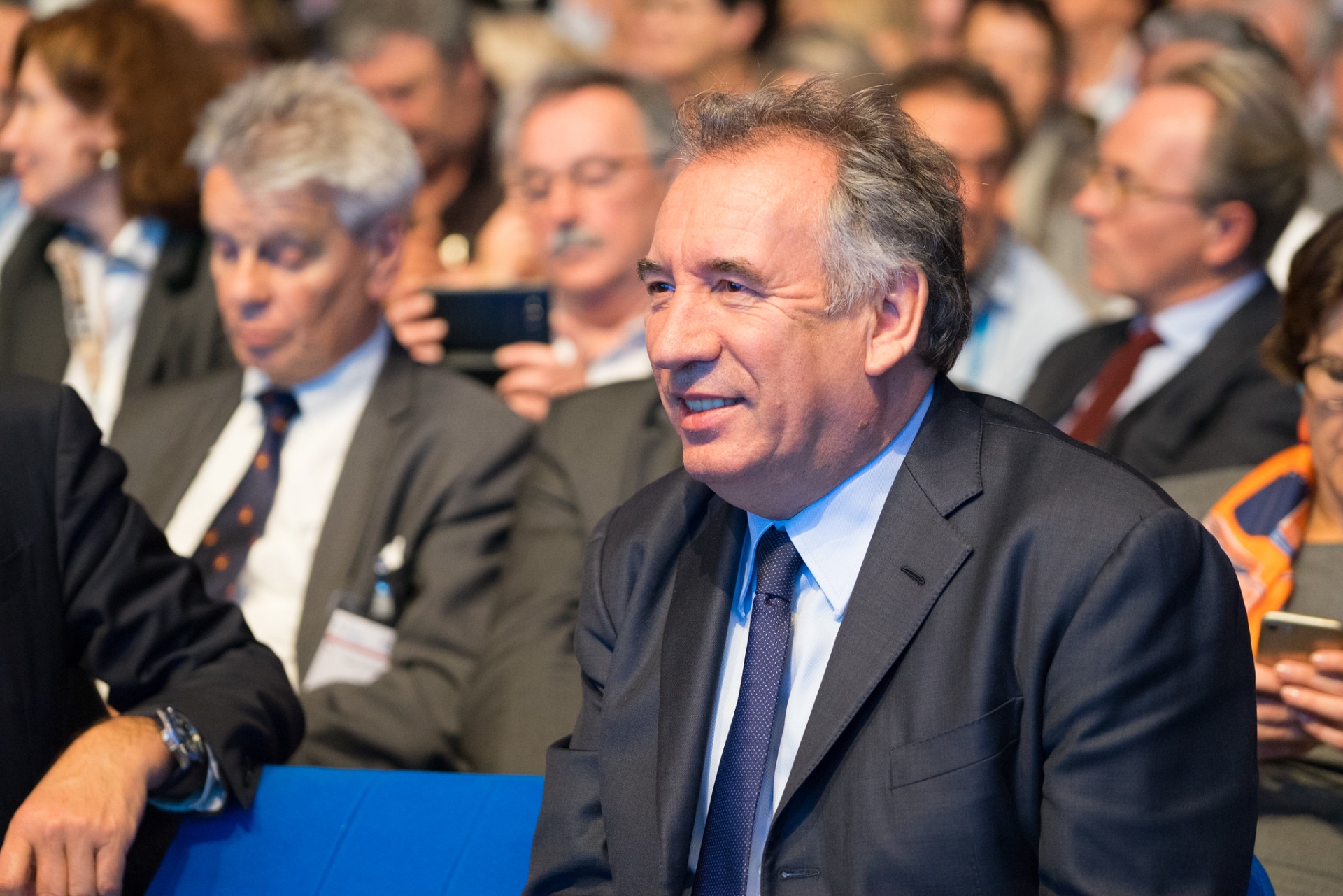 François Bayrou déplore des inspections effectuées « avec une arme à la ceinture » dans les fermes