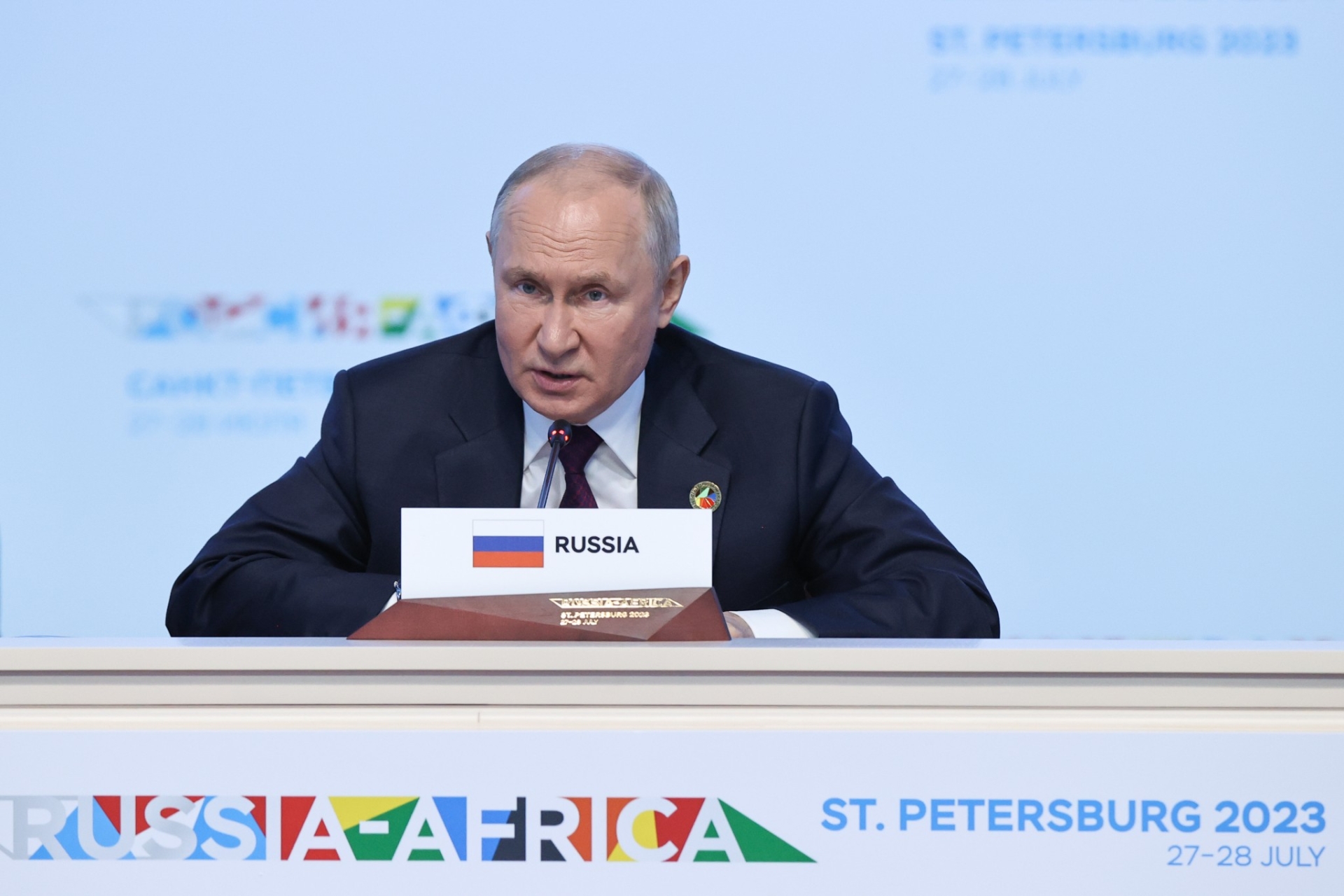 Vladimir Poutine en généreux donateur alimentaire