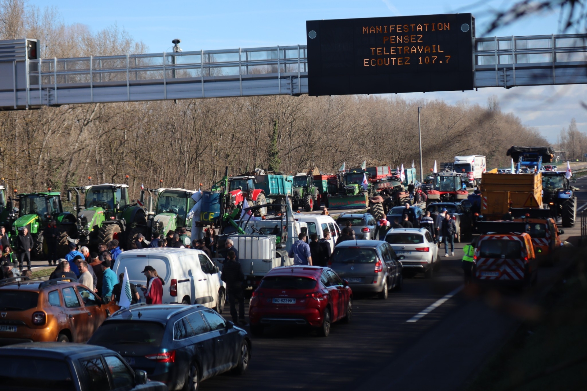 Blocage de l'A42 au niveau de Vaulx-en-Velin : revivez la mobilisation heure par heure